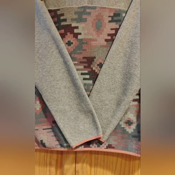 Women's Burton Hearth Fleece Pullover with a grey body and a colorful Pattern - Picture 6 of 6